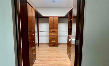 AMPLIA CASA EN VENTA EN LAS PLAZAS