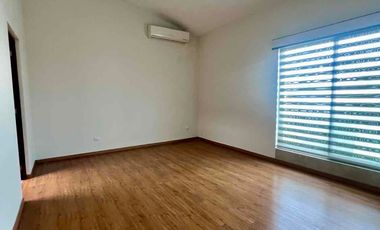 AMPLIA CASA EN VENTA EN LAS PLAZAS