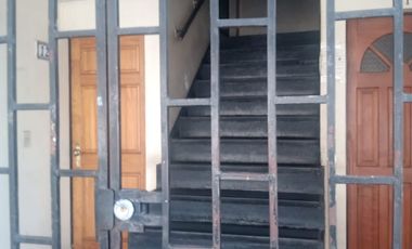 EN VENTA DEPARTAMENTO DUPLEX DE 2 PISOS, 3 DORMITORIOS, 2 BAÑOS, COCINA, LOGIA, EXCELENTE UBICACIÓN