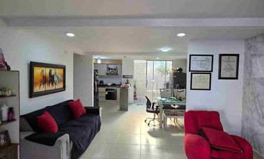 Venta de casa de 3 pisos en conjunto cerrado al oriente de la ciudad de neiva