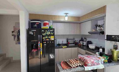 Venta de casa de 3 pisos en conjunto cerrado al oriente de la ciudad de neiva