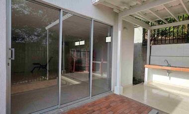 Venta de casa de 3 pisos en conjunto cerrado al oriente de la ciudad de neiva