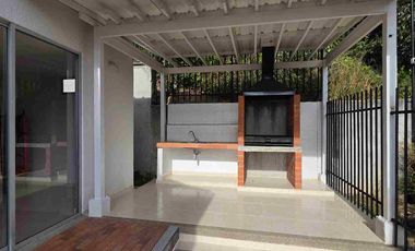 Venta de casa de 3 pisos en conjunto cerrado al oriente de la ciudad de neiva