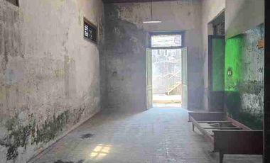 Rumah Lawasan Kayu Jati Antik Lokasi Dekat Jalan Raya, Tengah Kota Solo. Harga Hitung Tanah.