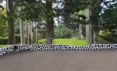 FOR SALE AT CHEAPEAST PRICE A WELL MAINTAINED LUXURIOUS VILLA IN CIMACAN PUNCAK.