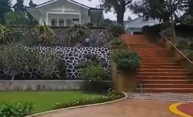 FOR SALE AT CHEAPEAST PRICE A WELL MAINTAINED LUXURIOUS VILLA IN CIMACAN PUNCAK.