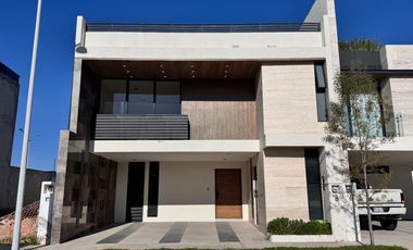 Casa en Venta en San Angel IV con Roof Garden y fogatero.