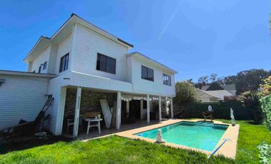 Venta de hermosa casa en el centro de Algarrobo