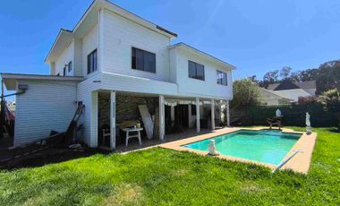 Venta de hermosa casa en el centro de Algarrobo