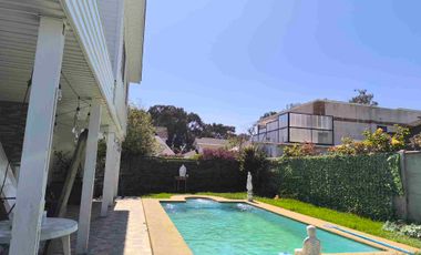 Venta de hermosa casa en el centro de Algarrobo