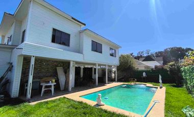 Venta de hermosa casa en el centro de Algarrobo