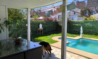 Venta de hermosa casa en el centro de Algarrobo