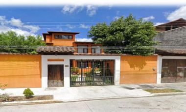 PRECIOSA CASA DE DOS NIVELES MUY CERCA DEL DEPORTIVO SAN CRISTOBAL