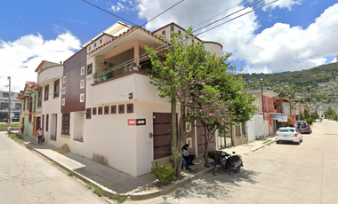 HERMOSA CASA DE DOS NIVELES MUY CERCA DE RESERVA ECOLÓGICA MOXVIQUIL