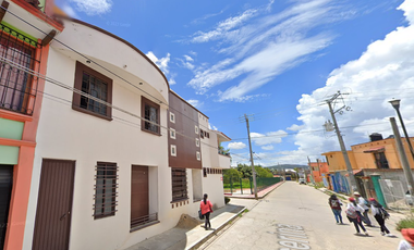 HERMOSA CASA DE DOS NIVELES MUY CERCA DE RESERVA ECOLÓGICA MOXVIQUIL