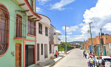 HERMOSA CASA DE DOS NIVELES MUY CERCA DE RESERVA ECOLÓGICA MOXVIQUIL