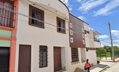 HERMOSA CASA DE DOS NIVELES MUY CERCA DE RESERVA ECOLÓGICA MOXVIQUIL