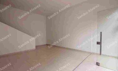 VENTA LOCAL COMERCIAL CON  3 BODEGAS