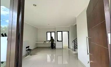 HOEK MEWAH MURAH !! Luas 193 Rumah Cluster Summarecon Bekasi