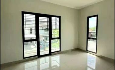 HOEK MEWAH MURAH !! Luas 193 Rumah Cluster Summarecon Bekasi