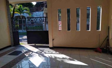 Dikontrakkan Wiguna harga terjangkau semi furnished