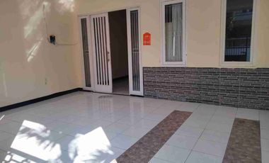 Dikontrakkan Wiguna harga terjangkau semi furnished