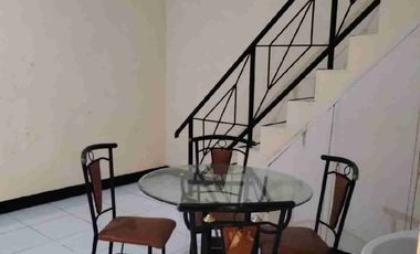 Dikontrakkan Wiguna harga terjangkau semi furnished