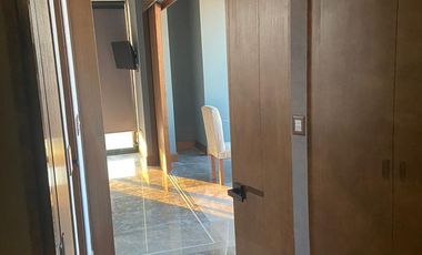 Rento precioso loft amueblado de 1 recamara en Torre Bagá zona Angelopolis y Tec. de Monterrey sobre Via Atlixcayotl cochera dos autos $15,000