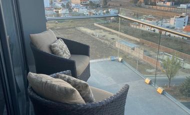 Rento precioso loft amueblado de 1 recamara en Torre Bagá zona Angelopolis y Tec. de Monterrey sobre Via Atlixcayotl cochera dos autos $15,000