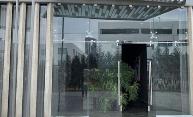 Rento precioso loft amueblado de 1 recamara en Torre Bagá zona Angelopolis y Tec. de Monterrey sobre Via Atlixcayotl cochera dos autos $15,000