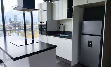 Rento precioso loft amueblado de 1 recamara en Torre Bagá zona Angelopolis y Tec. de Monterrey sobre Via Atlixcayotl cochera dos autos $15,000