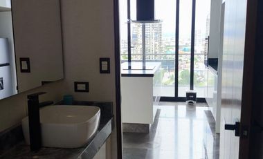Rento precioso loft amueblado de 1 recamara en Torre Bagá zona Angelopolis y Tec. de Monterrey sobre Via Atlixcayotl cochera dos autos $15,000