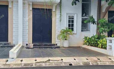 RUMAH MEWAH ASRI SIAP HUNI LOKASI SUPER STRATEGIS DALAM TOWNHOUSE DI REMPOA