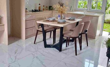 RUMAH MEWAH ASRI SIAP HUNI LOKASI SUPER STRATEGIS DALAM TOWNHOUSE DI REMPOA