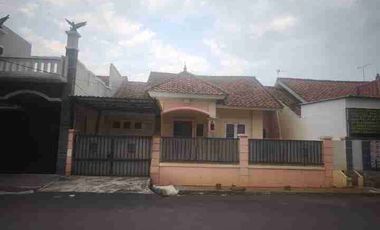 Rumah Luas Row Jalan Lebar di Harapan Indah Bekasi