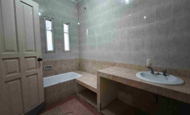 Rumah Luas Row Jalan Lebar di Harapan Indah Bekasi