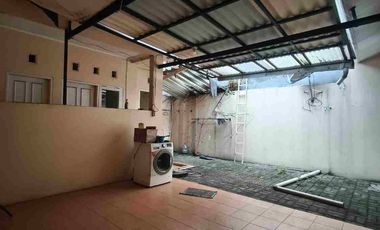 Rumah Luas Row Jalan Lebar di Harapan Indah Bekasi