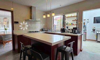 EN VENTA - MODERNA Y AMPLIA CASA DE 4 HABITACIONES