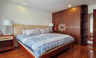 EN VENTA - MODERNA Y AMPLIA CASA DE 4 HABITACIONES