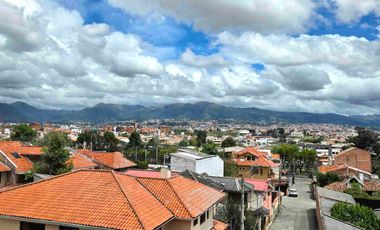 EN VENTA - MODERNA Y AMPLIA CASA DE 4 HABITACIONES