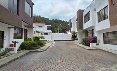 EN VENTA - MODERNA Y AMPLIA CASA DE 4 HABITACIONES