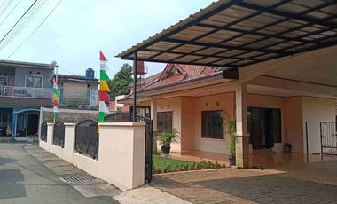 Rumah murah jual.cepat halaman luas dekat akses ke tol dan mrt