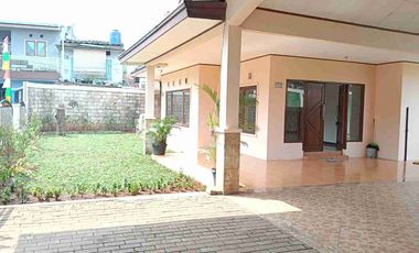 Rumah murah jual.cepat halaman luas dekat akses ke tol dan mrt