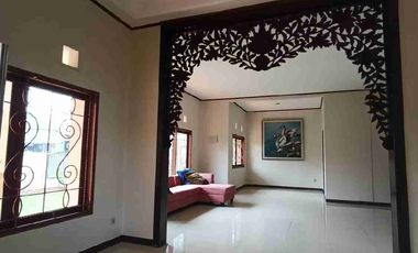 Rumah murah jual.cepat halaman luas dekat akses ke tol dan mrt