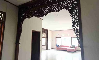 Rumah murah jual.cepat halaman luas dekat akses ke tol dan mrt