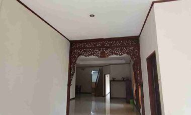 Rumah murah jual.cepat halaman luas dekat akses ke tol dan mrt