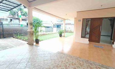 Rumah murah jual.cepat halaman luas dekat akses ke tol dan mrt