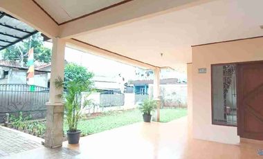 Rumah murah jual.cepat halaman luas dekat akses ke tol dan mrt