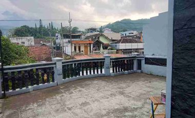 jual  murah villa  5 lantai  area  hotel di Songgokerto kota batu