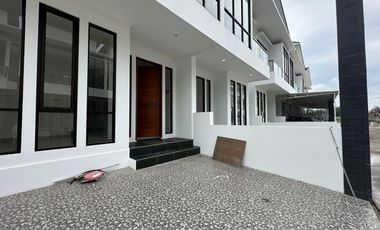 Dijual Townhouse Full Bangunan dalam komplek Ready Unit